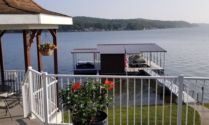 Climax Springs House | A Recreational Mecca! Views·Dock·Jet Ski Slips·Kayaks·Fire Pit·Pool Table