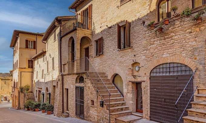 Assisi Apartment | A refined abode a stone's throw from the Basilica of St. Francis