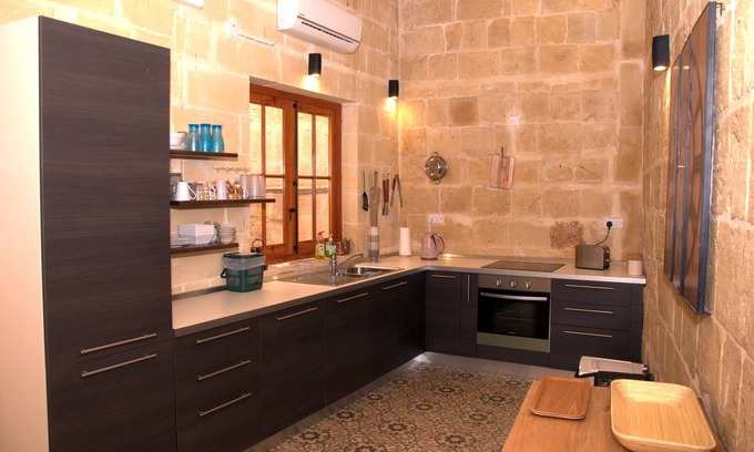 Senglea House | A remarkable 500 years old house of character.