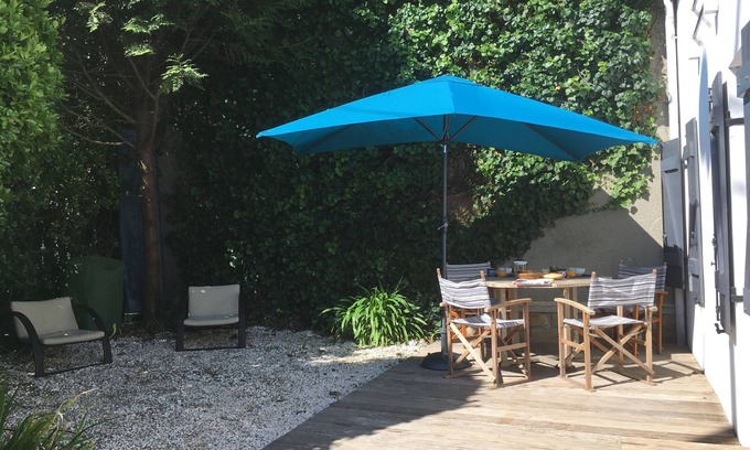 Saint-Pierre-Quiberon Cottage | A renovated fishermans cottage with modern extension on the Quiberon peninsula