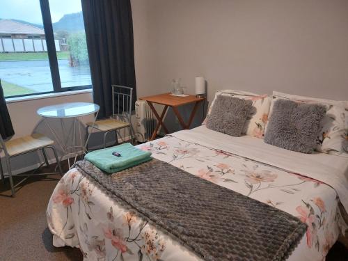 Upper Hutt House | A room in a homestay - Upper Hutt