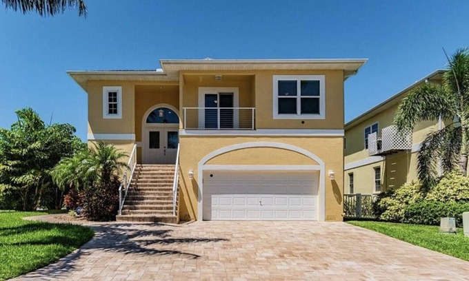 New Port Richey House | A Seaside Waterfront Rental - 3 Bedrooms, 2 Full baths with beautiful sunsets!