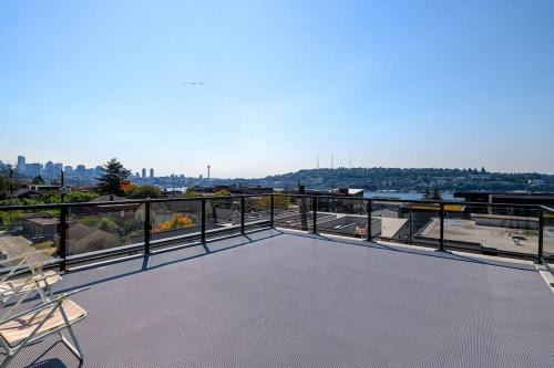 Eastlake House | A-Seattle Urban Village- Orcas- Roof top view deck