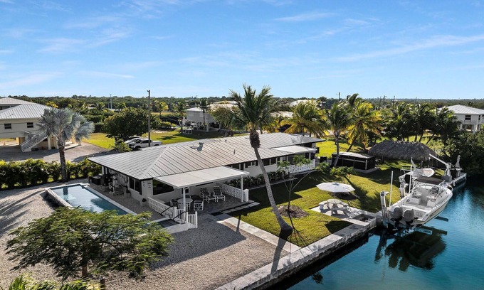 Big Pine Key House | A Serene Florida Escape in Big Pine Key 3 bed 2 bath house, pool, dock, sleep 8