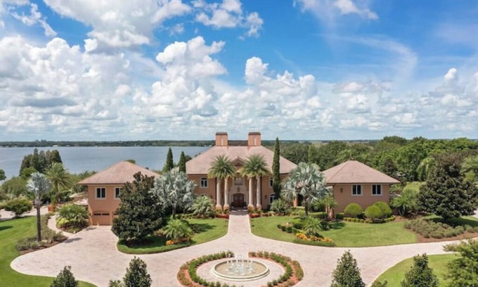 Nichols House | A serene lake side estate