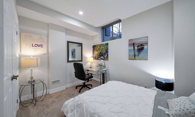 Whitby House | A serene place for work or play. 1-bedroom lower Unit near Thermea Spa Whitby