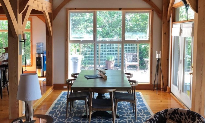 Beaconia Cottage | A shore thing! Spacious lake front get away for any season.