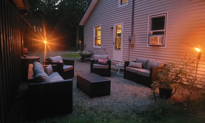 Arcade Cabin | A short walk to a private lake for swimming boating &fishing