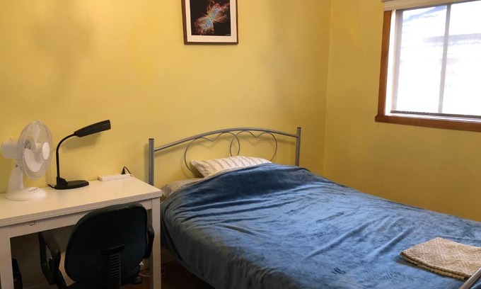 Pascoe Vale South House | A single room near the railway station