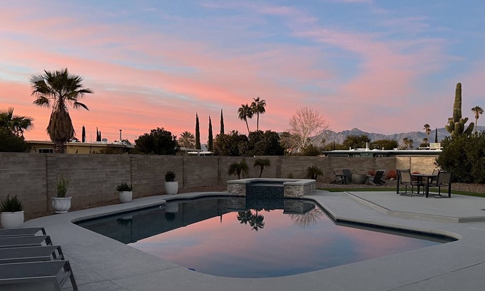 Hearthstone Hills House | A Sonoran desert getaway! Outdoor oasis! Dog friendly! Fully fenced backyard.