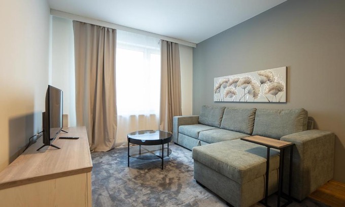 Stuwerviertel Apartment | A spacious 3-bedroom apartment with king-size beds is located within 5 minute’s walk from the Prater