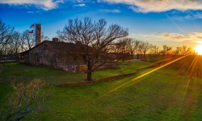 Mason Bed & Breakfast | A spacious comfortable Guest House perched atop Fort Mason Hill.