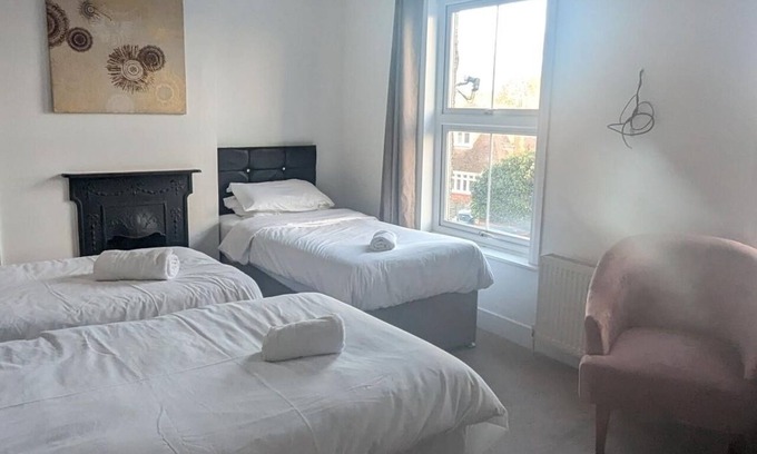 Sittingbourne House | A spacious cottage-styled 3 bedrooms in a Shared house - Sittingbourne