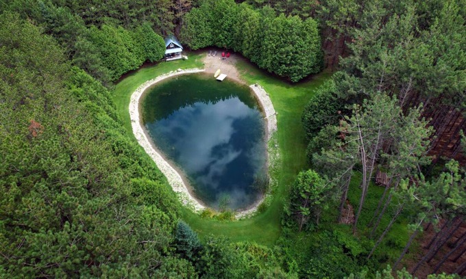 Mono Cabin | A spectacular cabin setting in the woods
