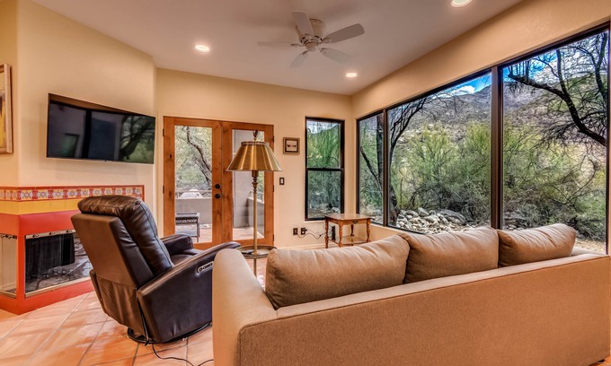 Tucson Condo | A Spectacular Retreat with Amazing Mountain Views!