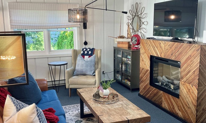 Saugatuck House | A Step Away: Long-Term Stays - Right Downtown with Yard!