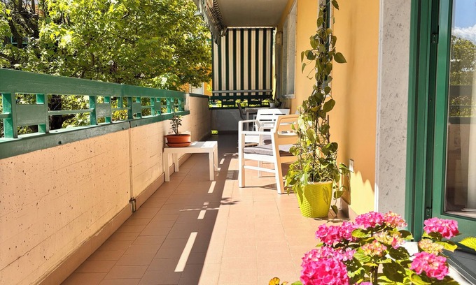 Marina di Massa Apartment | A STONE'S THROW FROM THE SEA