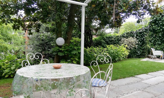 Borgo Po Apartment | A stone's throw from the center, charming, with garden