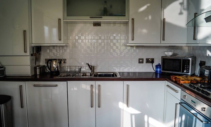 Gifford Apartment | A stroll in the Royal Park - luxury on the edge of Queen's Palace & City Centre