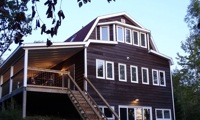 Mineville House | A stylish modern farmhouse 25kms from downtown Halifax.