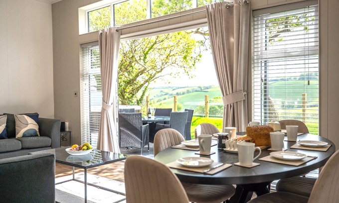 Totnes Cabin | A Stylish Retreat Set in a Scenic Country Club