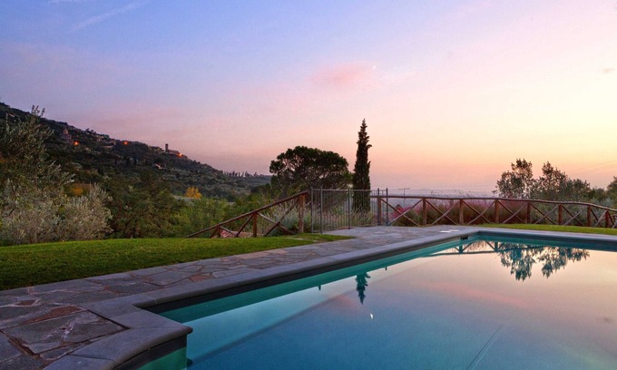 Ferretto Cottage | A stylish Tuscan cottage for four people with stunning views over the valley and Cortona