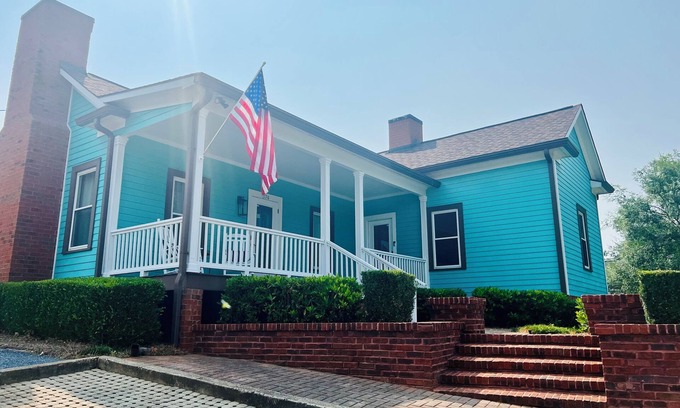 Roswell Cottage | A totally renovated home in the heart of Roswell and central to Roswell’s best.