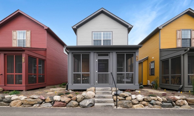 Ottawa House | A Touch of Grey 2 Bed, 2.5 Bath