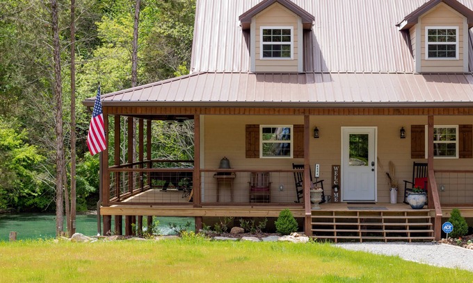 Linden Cabin | A Touch of Heaven. Family friendly. Fishing and nature galore.