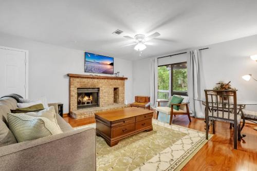 Live Oak Hills Apartment | A Touch of Serenity