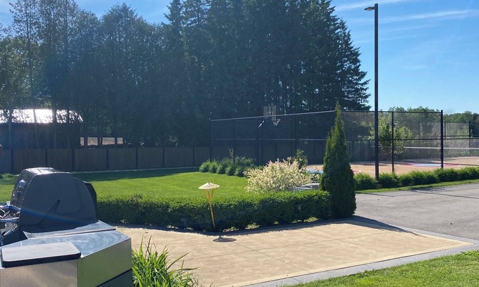Durham Region House | A true getaway. Pool cabana pickleball .10 acres fully manicured.