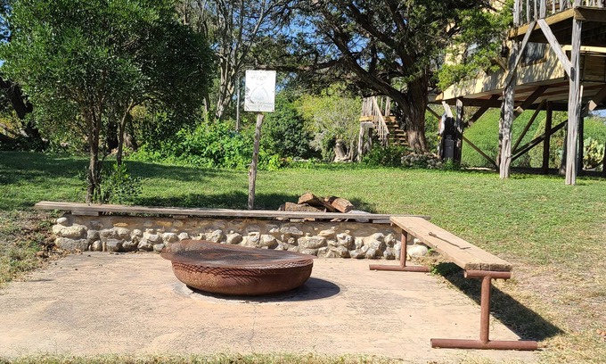 Rio Frio Cabin | A unique and family friendly cabin on the Frio river. Close to area attractions.