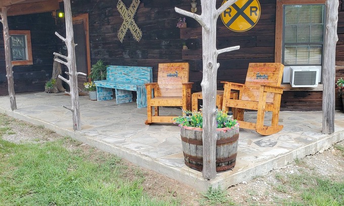 Panola Cabin | A unique cabin, comfortable with private hot tub!