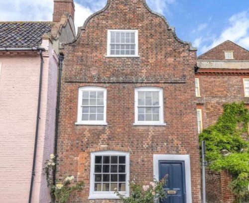 Cley next the Sea House | A Unique Cottage in the centre of Cley
