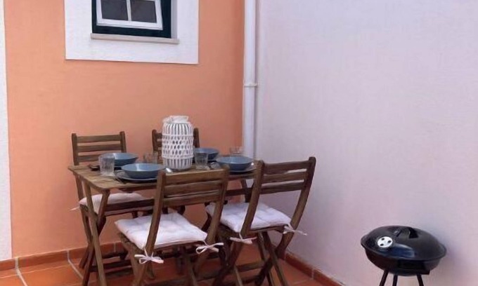 Sintra House | A very nice house with a patio! A very nice house with a patio!