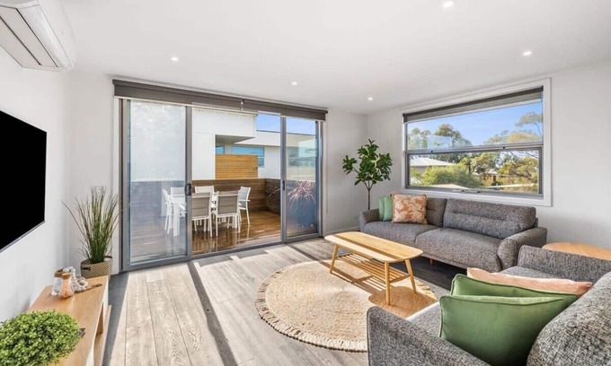 Torquay House | A Wave From It All: Ocean Glimpse Getaway Torquay