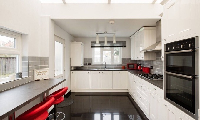 Clacton-on-Sea House | A Wave From It All by the Sea
