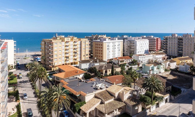 Sueca Apartment | A well-maintained vacation apartment with shared outdoor pool and close to the beach.