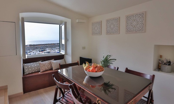 Camogli Apartment | A window on the sea