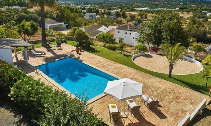 Moncarapacho e Fuseta Villa | A wonderful restored country house.