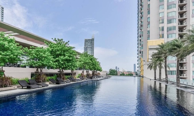 Bang Lamphu Lang Condo | A world-class luxurious condo, standing majestically along the Chao Phraya River