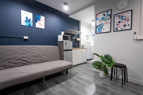Silom Apartment | A3 Large Room, Full Facilities