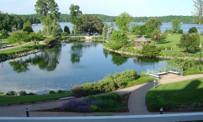 Elkhart Lake Resort | AAA 4 Diamond, Pristine Elkhart Lake, Award winning Spa, World Class Golf