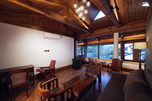 Landour Hotel | Aasmaani Cottage - 2 BHK Family Deluxe Cottage