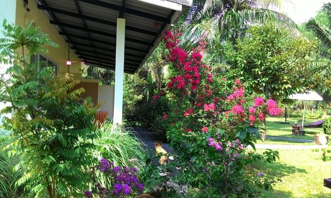 Khuekkhak House | Aathid Garden Khao Lak