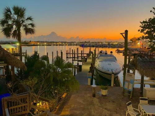 Meadows House | Abaco - Large waterfront 2x2 end unit with boat slip