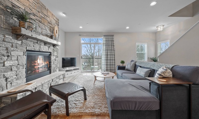 Fontana-on-Geneva Lake House | Abandon View Escape in Fontana |New Townhome|Balconies |Stone Gas Fireplace |Walk to Beach