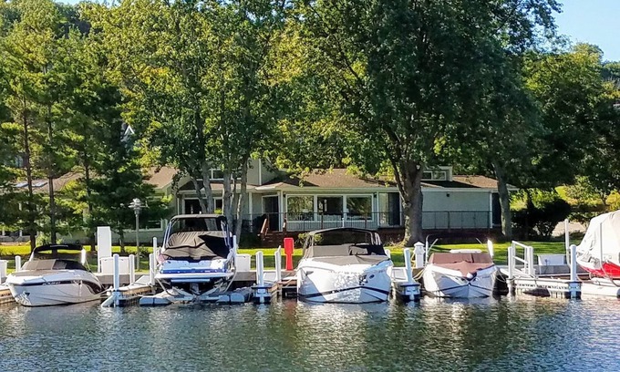 Country Club Estates House | Abbey Harbor Executive Waterfront 4 BR Home - Newly renovated!
