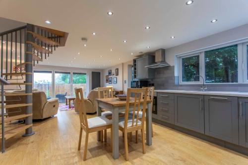 Bathampton House | Abbey Rectory - with private parking
