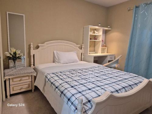 Maple Ridge Bed & Breakfast | Abbie's Cozy Single Rooms
